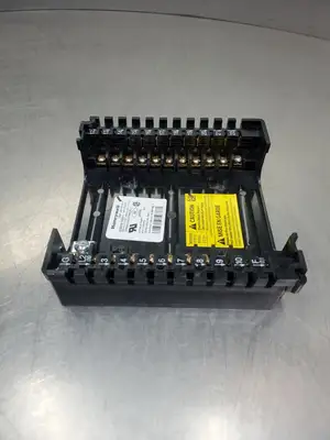 USED Honeywell Q7800A 1005 Burner Control Connector Module Plate