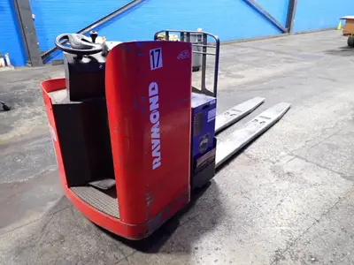 USED RAYMOND 8900