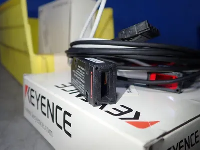 NEW KEYENCE LVNH100
