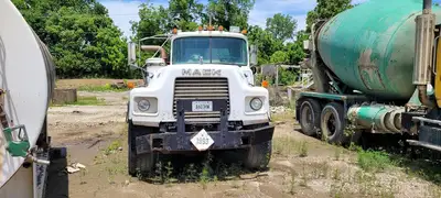 Used 1994 MACK DM690S Fuel & Lube Trucks Tennessee US | Ran Equipment #1403717