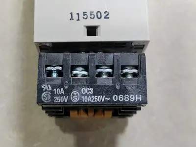 USED OMRON H3CR-H8L