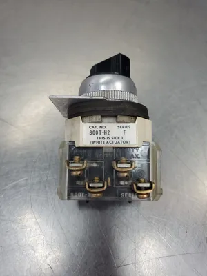Allen Bradley 800T-H2 Ser F Momentary Selector Switch. 4D-32