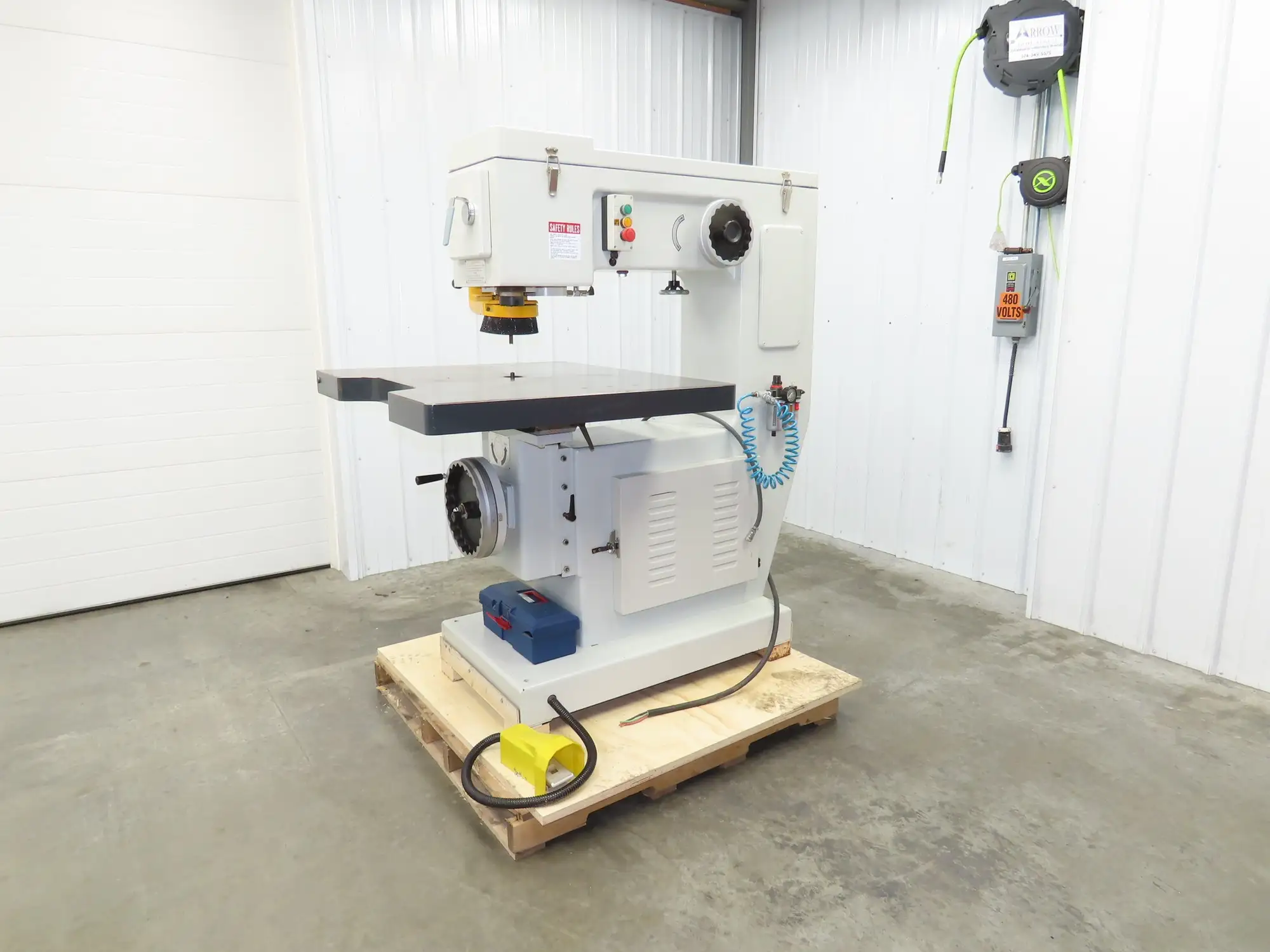 Cantek SR-750 Pneumatic Overarm Pin Router 29.5" Throat 7.5Hp 460V Motor