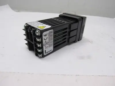 Trine 93BB-1DD0-00AS Temperature Controller Green Red Display 100-240V