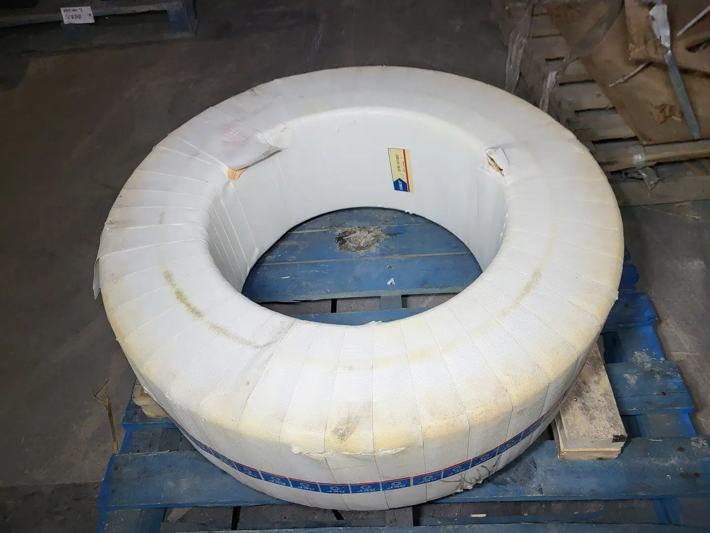 NEW SKF 23196 CA/C3W33