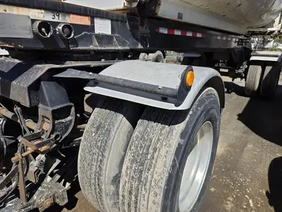 USED 2013 PETERBILT 384