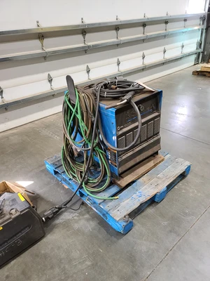 Miller Deltaweld 302 Welder