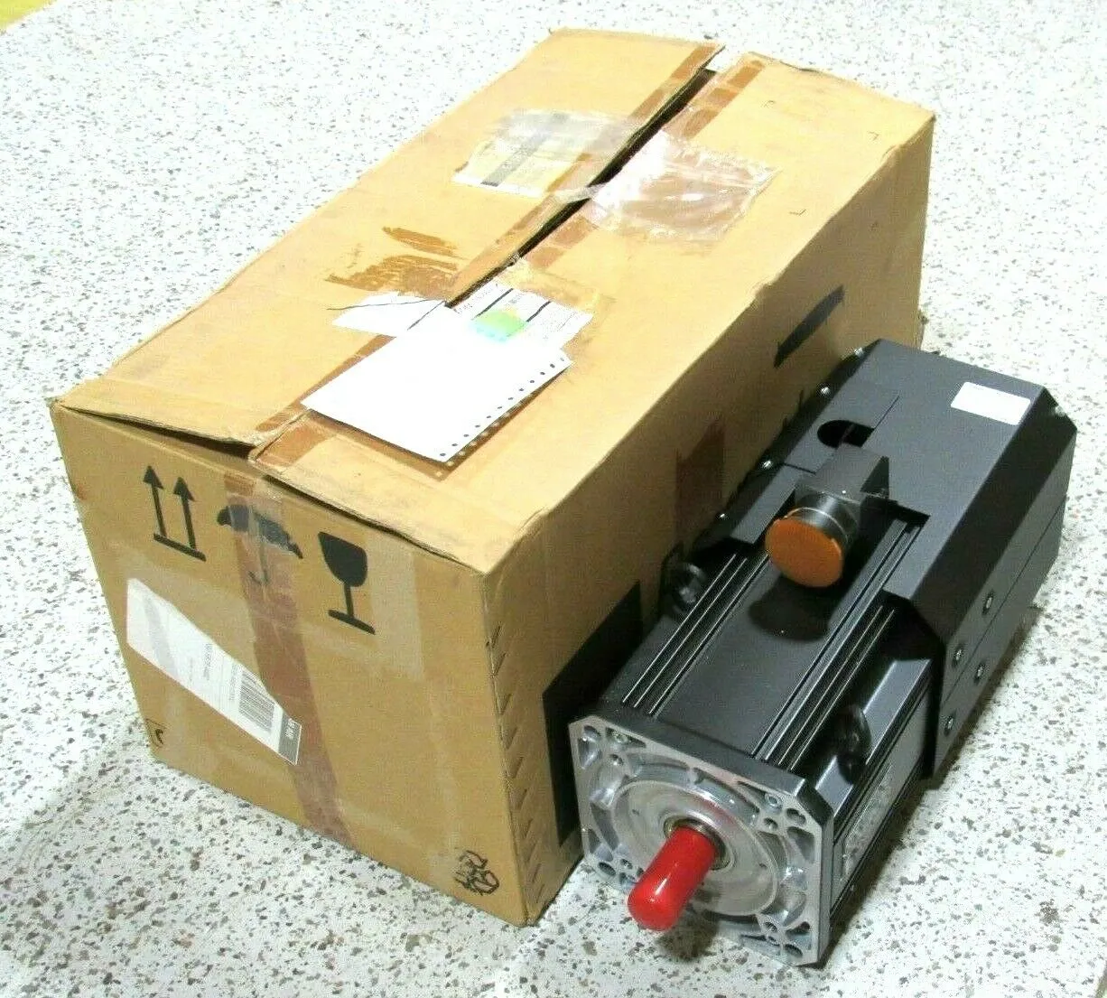 NEW REXROTH MAD100B-0150-SA-S0-AG0-05-N1 SERVO MOTOR R911307587