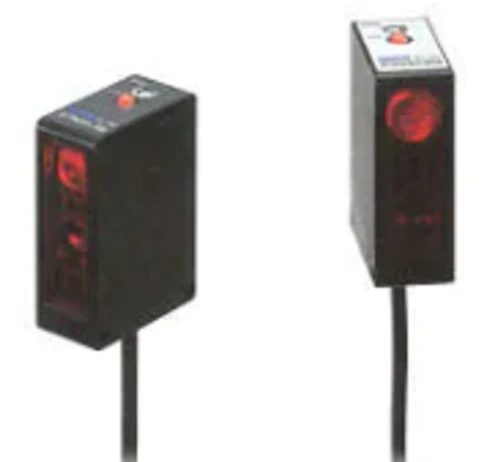 Keyence PK-72 Fixed-Distance Photoelectric Sensor, Main Unit, Long-Distance Type [New]
