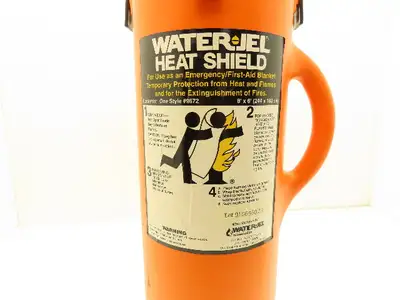 Water-Jel 9672 Fire Blanket Heat Shield 8' x 6' Lot 010695022 *Cracked Case