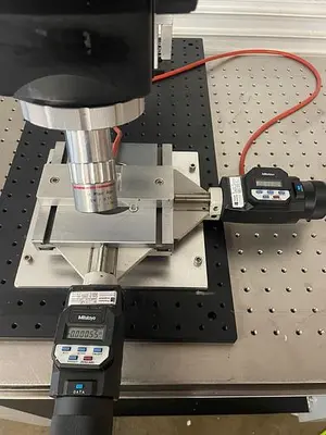 MITUTOYO MICROSCOPE WITH DIGITAL MICROMETERS (THORLABS TABLE SOLD SEPARATE)