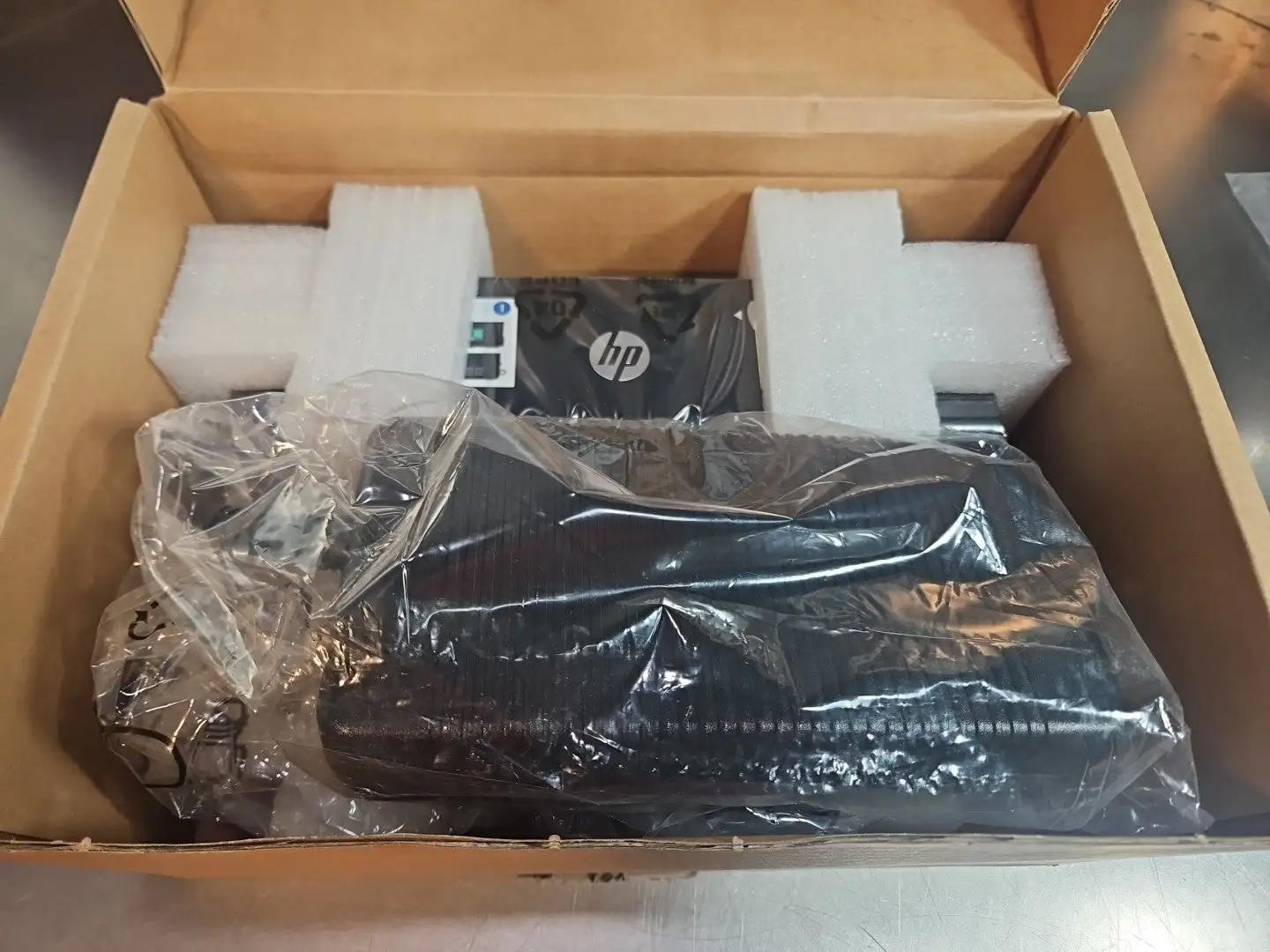 HP VB043AA#ABA Docking Station W/ 230W AC Adapter Loc4C28