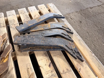 Used SCARIFIER / RIPPER TIPS _UNKNOWN_ Miscellaneous Equipment Michigan US | Miedema Asset Management Group #1414361