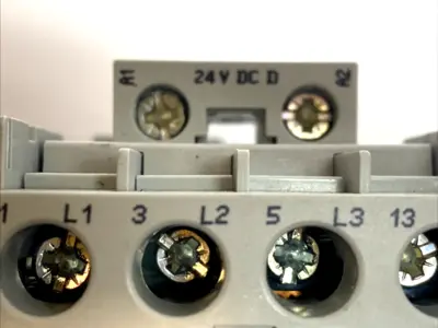 USED ALLEN‑BRADLEY 23A 3‑POLE CONTACTOR 24V DC COIL 1NO AUXILIARY