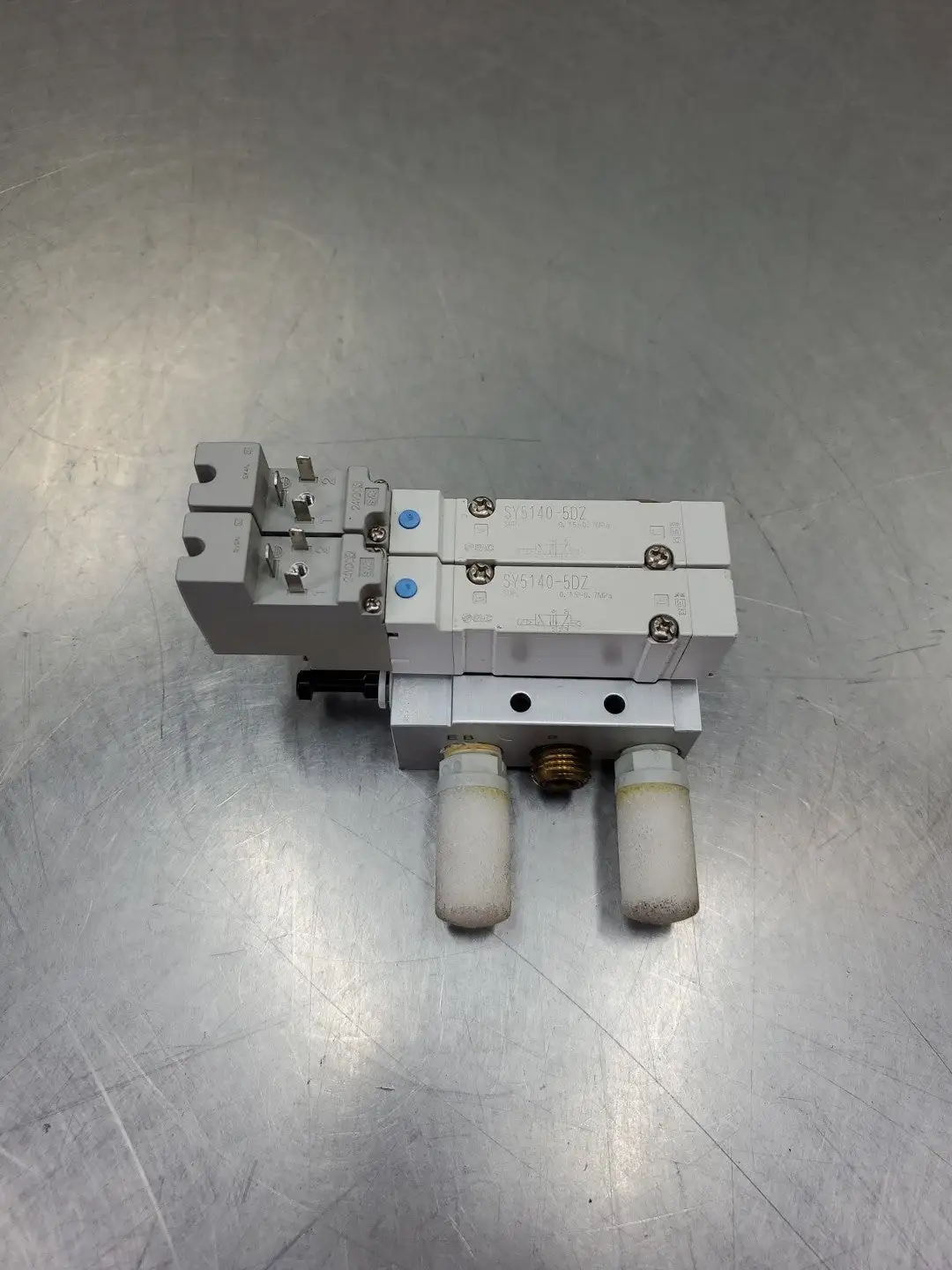 SMC SY5140-5DZ SOLENOID VALVE LOT OF 2 w/MANIFOLD. 6D-6