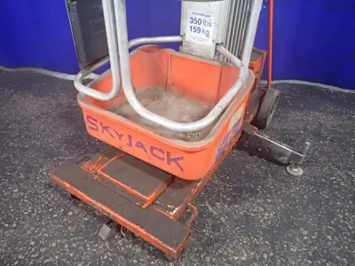 USED 1997 SKYJACK I30