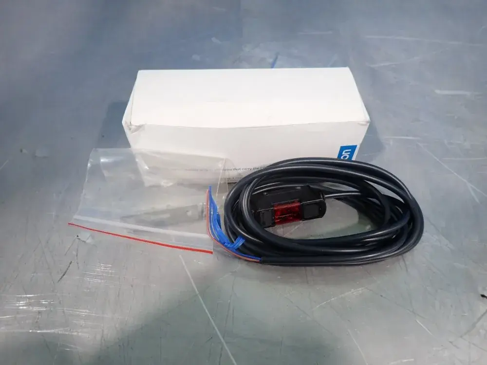 NEW OMRON E3SAT61L