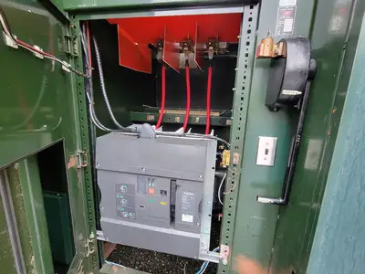 750 kVA Oil-Filled ONAN Transformer, HV. 12470 Delta, LV. 208Y/120 w/ Switchgear