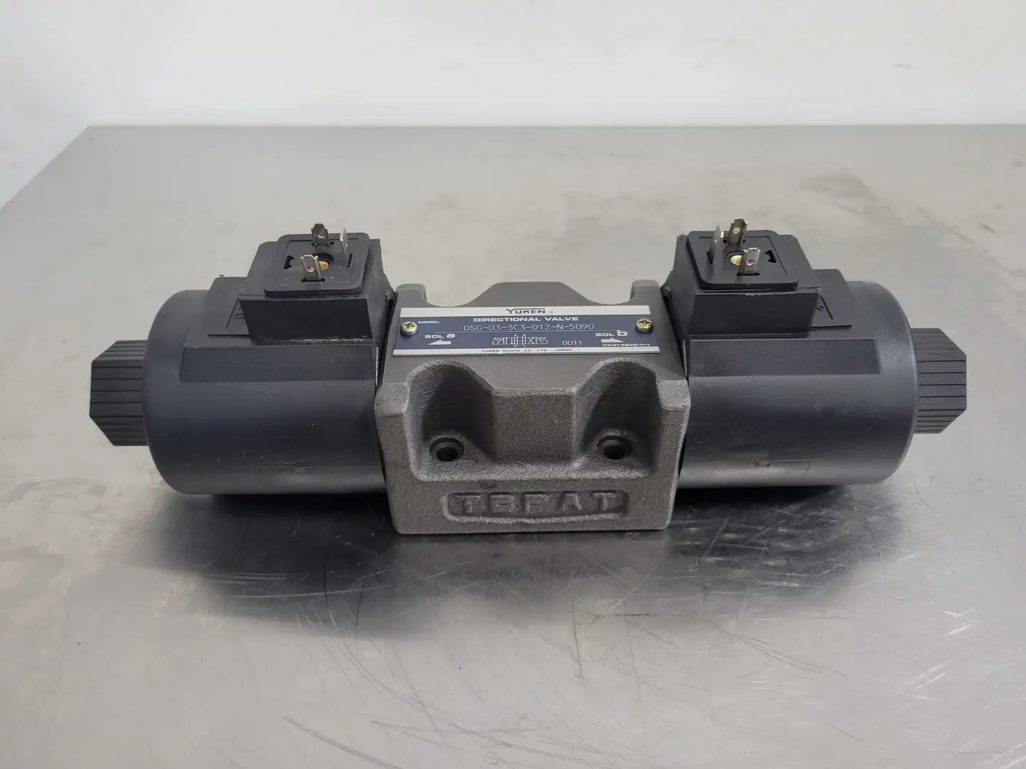 NEW YUKEN DSG-03-3C3-D12-N-5090