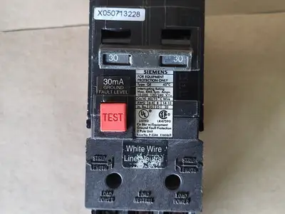 30 Amp 2 Pole 120/240 Volts GFCI Circuit Breaker QE230