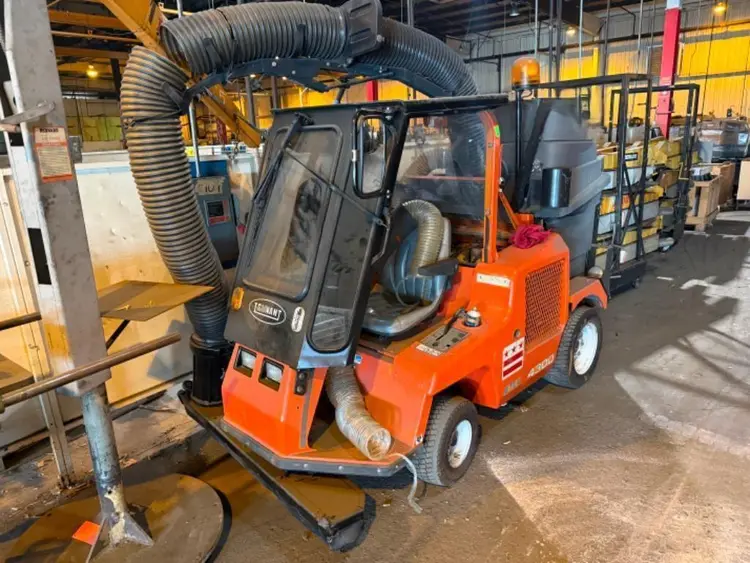 Used TENNANT _UNKNOWN_ Vacuum Cleaners Ohio US | Yoder Brothers machinery #509133