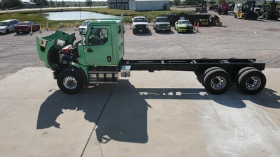 New | in-Stock 2025 WESTERN STAR 47X Cab Chassis trucks Texas US | Roll Off Truck World #1492024
