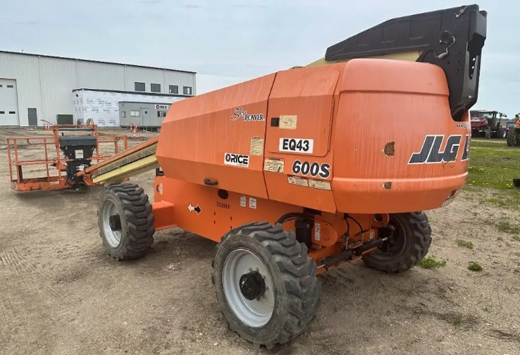 USED 2012 JLG 600S