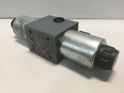USED MANNESMANN REXROTH 4WE10E6731/CG24N9Z4T08