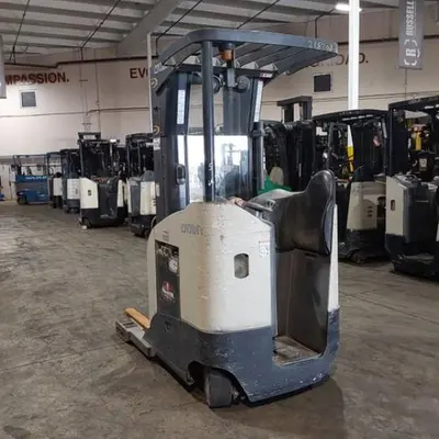 USED 2016 CROWN RR5725-45