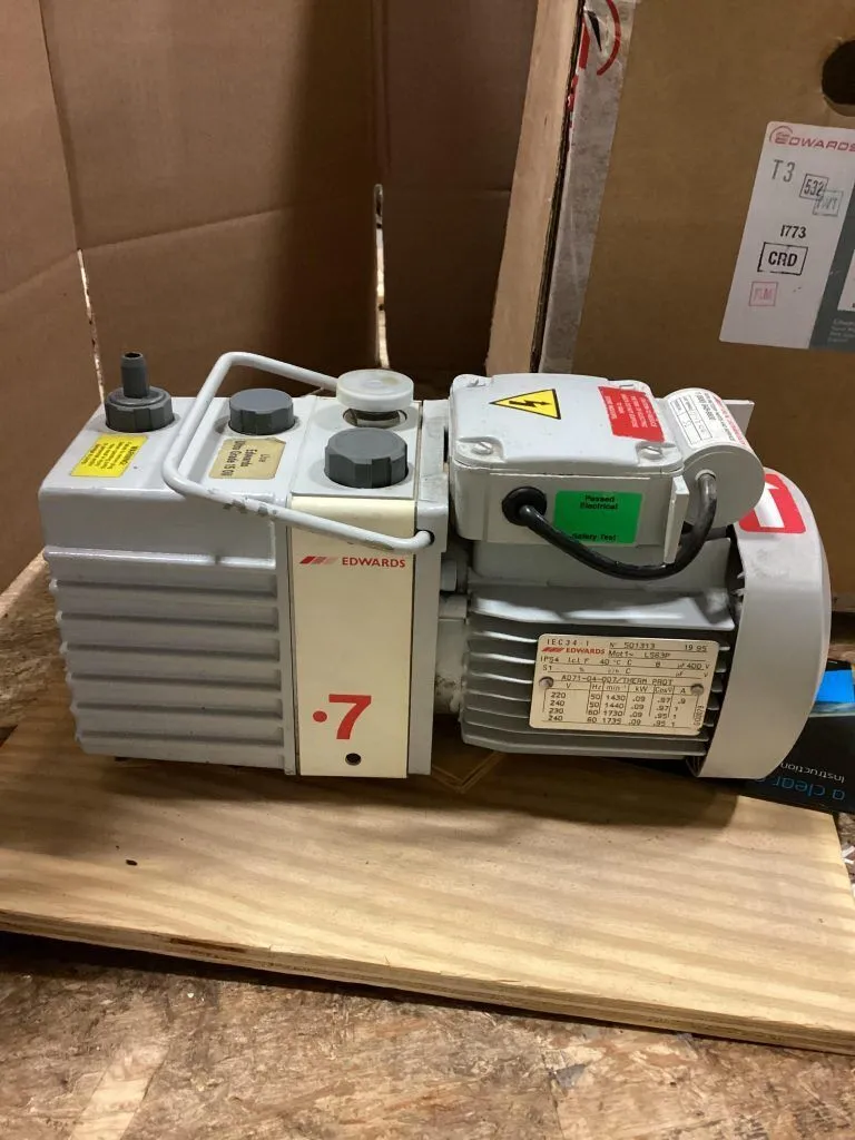 Edwards E2M0.7 Dual Stage Rotary Vacuum Pump 1PH 0.9kW (1.2HP) -NIB