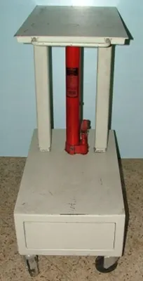 QTY. 1. WELL BUILT ROLL AROUND HYDRAULIC JACK TABL...