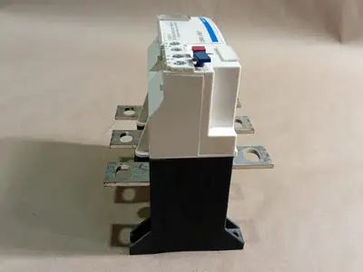 NEW SCHNEIDER ELECTRIC LR9F5367