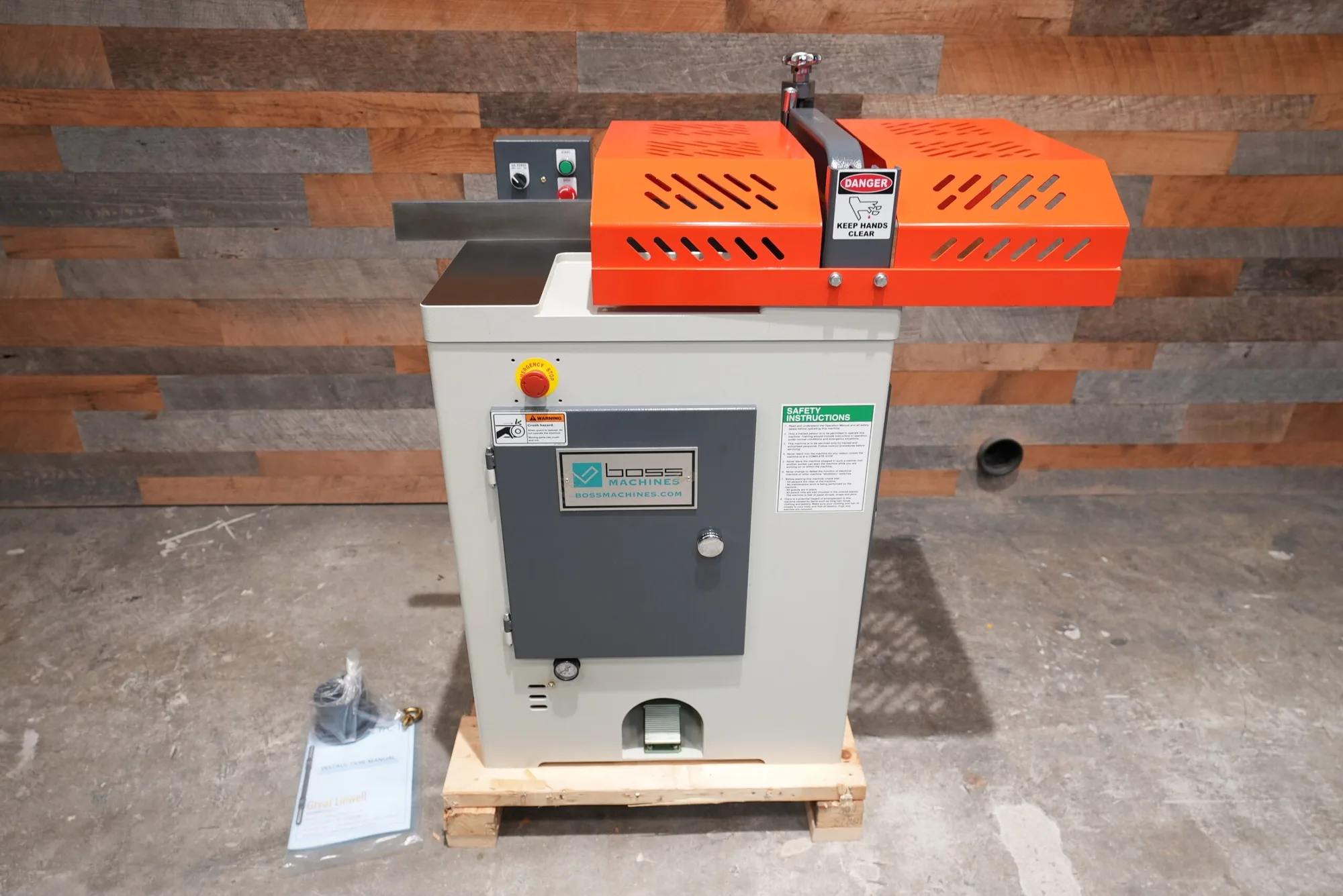 NEW Boss YFC-18R Upcut Saw 18″/7.5hp