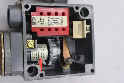 NEW OPEN BOX SQUARE D 9012 GAW-5 SER C PRESSURE SWITCH STOCK 5495