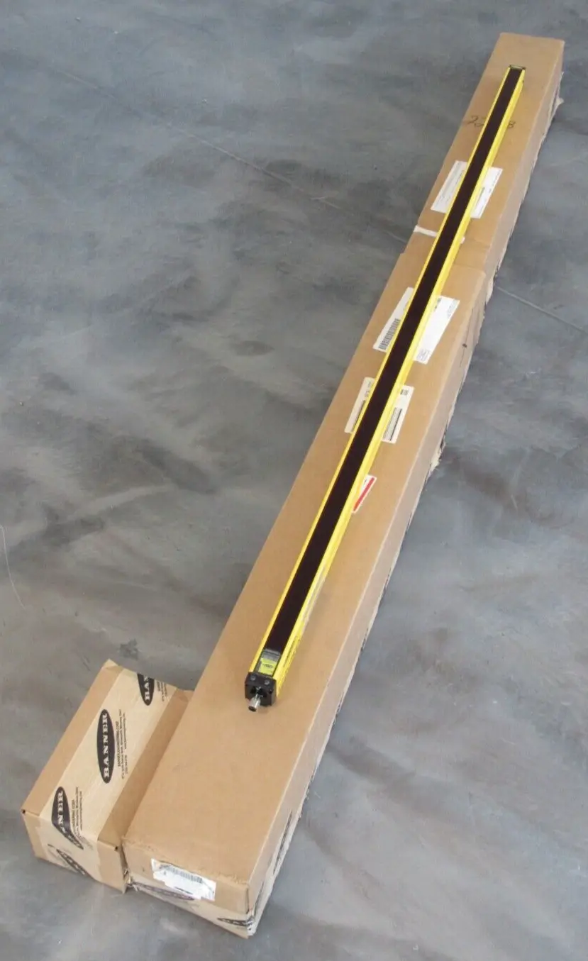 NEW BANNER SLSR30-1500Q8 LIGHT CURTAIN EMITTER 111970 SLSR301500Q8