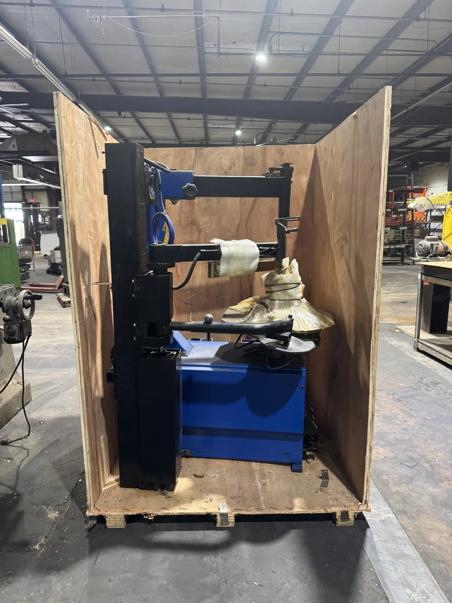 Brand New Electronic Wheel Balancing Machine