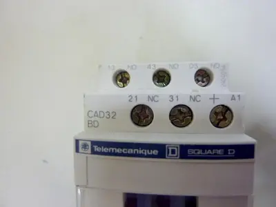 USED TELEMECANIQUE CAD32BD