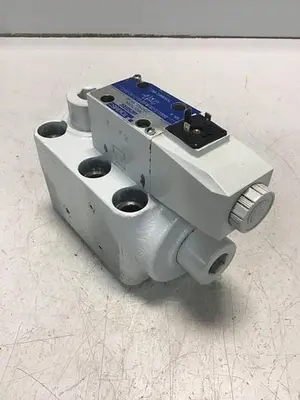 USED VICKERS DG4V-3-2A-M-U7-H-7-50-JA70