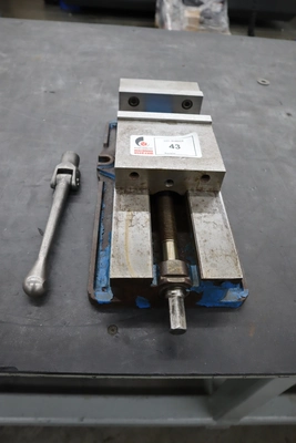Used KURT WORKHOLDING SOLUTIONS D688 Vises Minnesota US | Machinesused.com #1505703