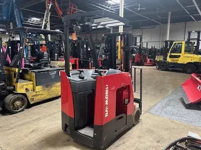 Used RAYMOND 415C35TT 3-Wheel Stand up Electric Counterbalance Forklifts Illinois US | Somerset Equipment Sales #1546189