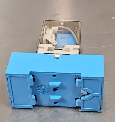 Finder 60.13 10A 250V 24VDC Relay W/90.73 Base Rail Mount Loc4B47