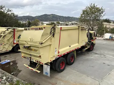 USED 2011 AUTOCAR XPEDITOR