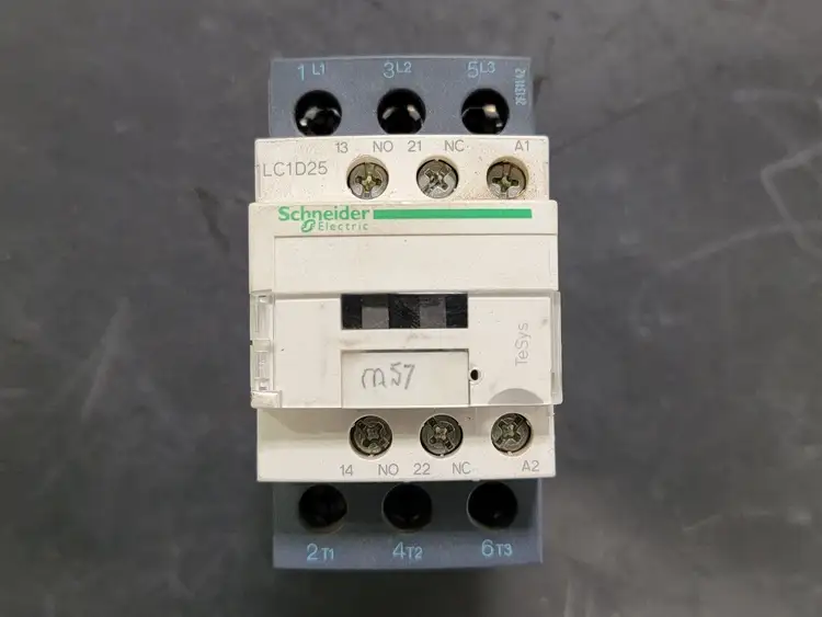 Used SCHNEIDER ELECTRIC LC1D25G7 Switchgears British Columbia CA | Lenmark #241959