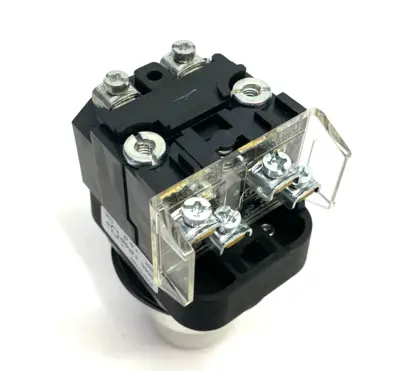 USED ALLEN BRADLEY SER. T ILLUMINATED PUSHBUTTON WHITE