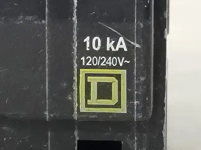 USED SQUARE D QOB220