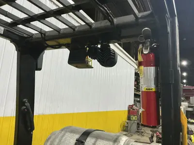 5,400 LBS YALE FORKLIFT W/ 181" LIFT HEIGHT AND 6' FORKS W/ AUTO ADJUST: YOBRO #25131
