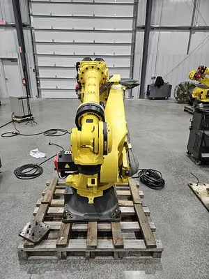 USED 2015 FANUC R-2000IC/210F