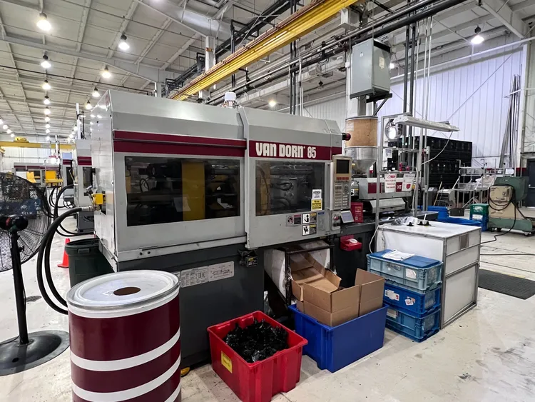 1995 VAN DORN 85-HT-5F Plastic Injection Mold | Universal Press & Machinery (UPM)