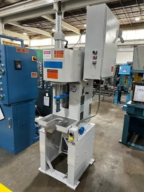 Used NOT PROVIDED NOT PROVIDED Hydraulic Presses | BLUMBERG MACHINERY COMPANY #398669
