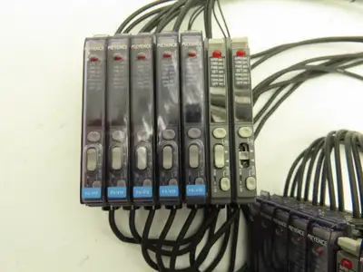 Keyence FS-V12 Photoelectric Sensor Mixed Lot of 21